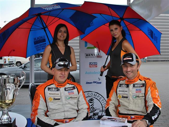 Tým Offroadsport společně s MotorMIXem na veletrhu Autosalon 2011 v Brně