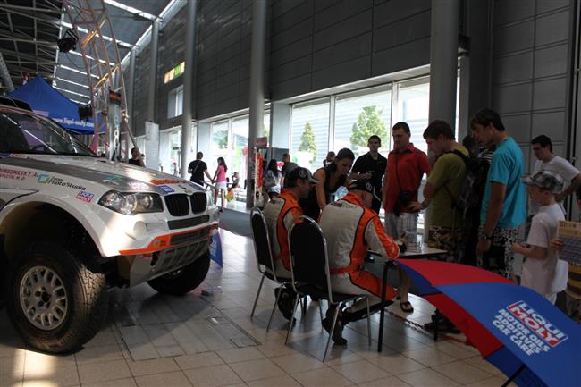 Tým Offroadsport společně s MotorMIXem na veletrhu Autosalon 2011 v Brně