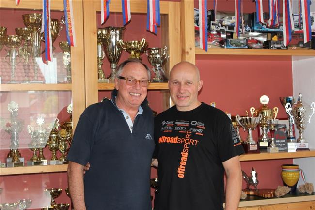Tým Offroadsport společně s MotorMIXem na veletrhu Autosalon 2011 v Brně