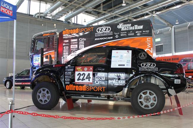 Tým Offroadsport společně s MotorMIXem na veletrhu Autosalon 2011 v Brně