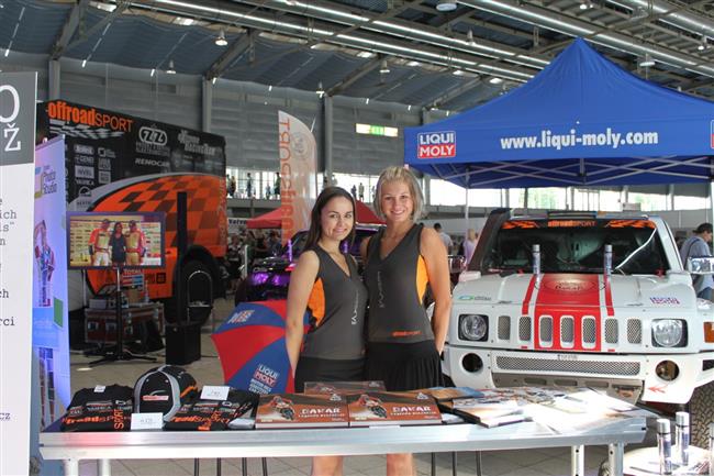 Tým Offroadsport společně s MotorMIXem na veletrhu Autosalon 2011 v Brně