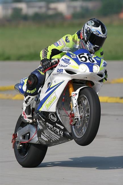 1,088 sekundy scházelo  Mathieu Lagrivovi v MS Supersport na okruhu Santamonica