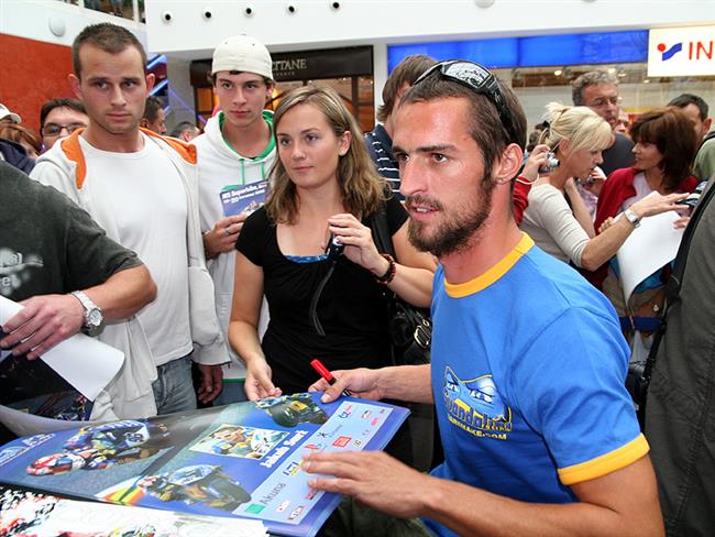 Bowling s jezdci MS SBK Brno 2008 objektivem Davida Kárného