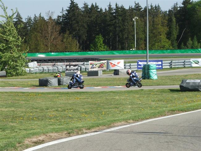 Jarní dubnové závody minibike v Brně, duben 2008, foto Vl. Rožánek