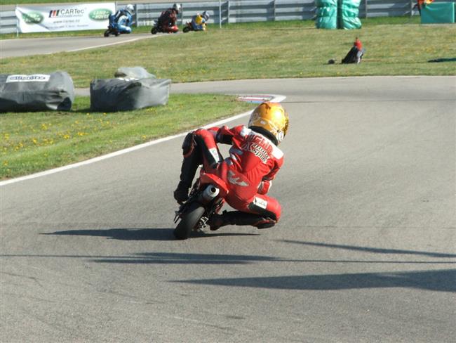 Jarní dubnové závody minibike v Brně, duben 2008, foto Vl. Rožánek