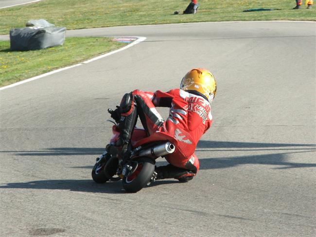 Jarní dubnové závody minibike v Brně, duben 2008, foto Vl. Rožánek