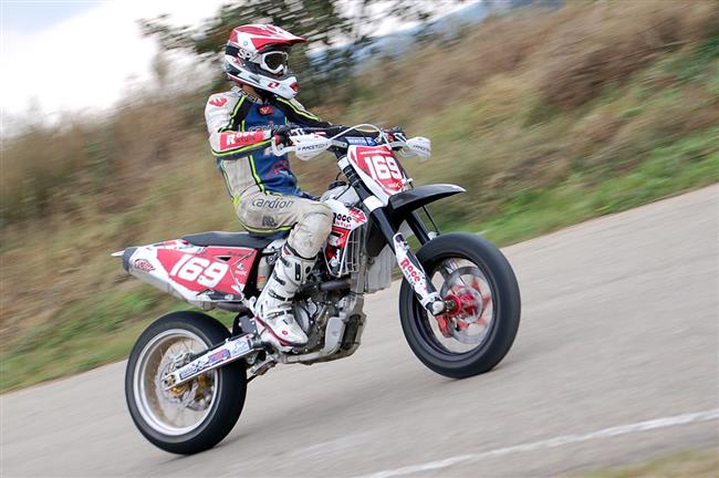 Supermoto ve Vykov 2009 objektivem Duana Bellii