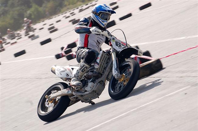 Supermoto ve Vykov 2009 objektivem Duana Bellii