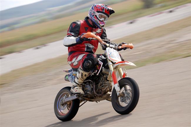 Supermoto ve Vykov 2009 objektivem Duana Bellii