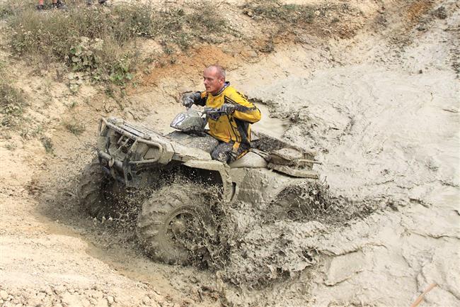 Rallye tructrial Milovice 2009 a borec - bahňák Pechánek objektivem Mirka Knedly sen.