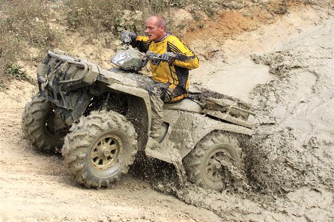 Rallye tructrial Milovice 2009 a borec - bahňák Pechánek objektivem Mirka Knedly sen.