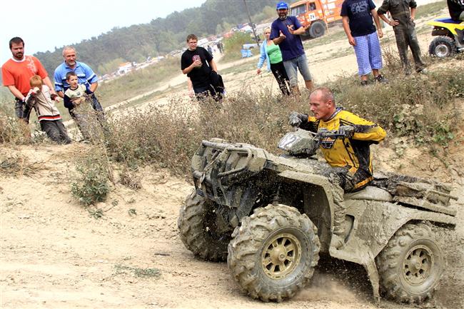 Rallye tructrial Milovice 2009 a borec - bahňák Pechánek objektivem Mirka Knedly sen.