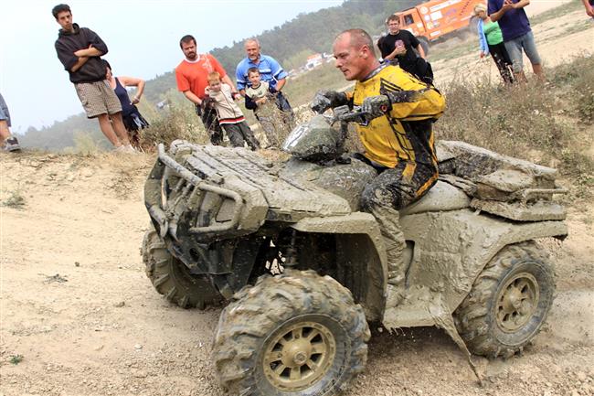 Rallye tructrial Milovice 2009 a borec - bahňák Pechánek objektivem Mirka Knedly sen.