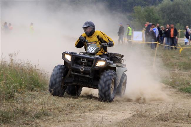 Rallye tructrial Milovice 2009 a borec - bahňák Pechánek objektivem Mirka Knedly sen.