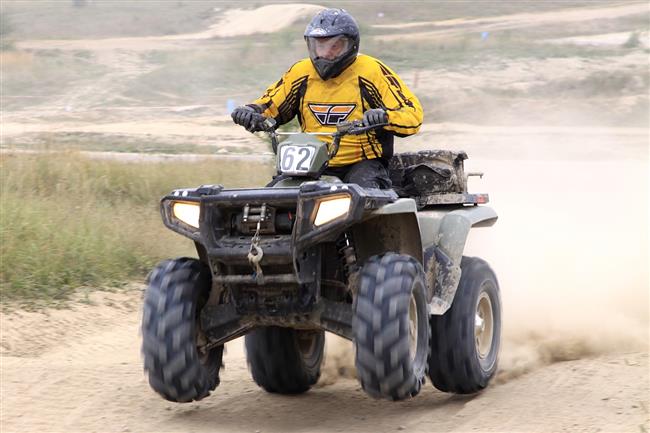 Rallye tructrial Milovice 2009 a borec - bahňák Pechánek objektivem Mirka Knedly sen.