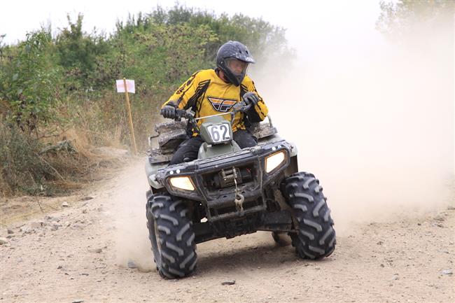 Rallye tructrial Milovice 2009 a borec - bahňák Pechánek objektivem Mirka Knedly sen.