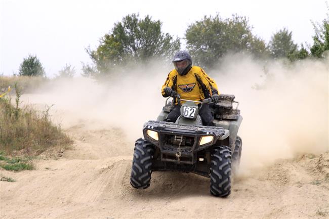Rallye tructrial Milovice 2009 a borec - bahňák Pechánek objektivem Mirka Knedly sen.