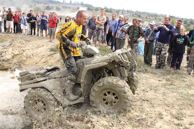 Rallye tructrial Milovice 2009 a borec - bahňák Pechánek objektivem Mirka Knedly sen.