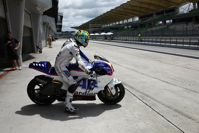 Karla Abrahama pi dalm testu v Malajsii trp nastaven motorky
