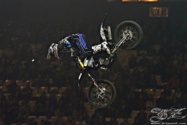 Javier Villegas vítězí ve FIM Freestyle MX World Championship