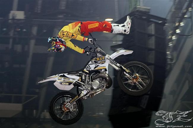 Javier Villegas vítězí ve FIM Freestyle MX World Championship