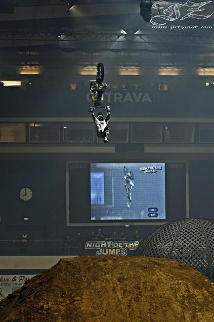 Javier Villegas vítězí ve FIM Freestyle MX World Championship