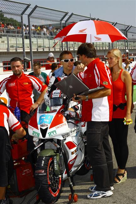 Ondra Jeek v italsk Imole v MS supersport vybojovali tvrtou startovn adu.