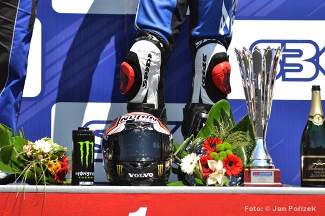Superbike 2011 : Italov Biaggi s Melandrim zvtzili v Brn. Vidlo je 65 000 divk.