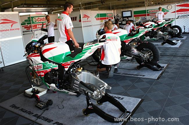 MS Superbike 2011 v Brně  a kočičky i jezdci