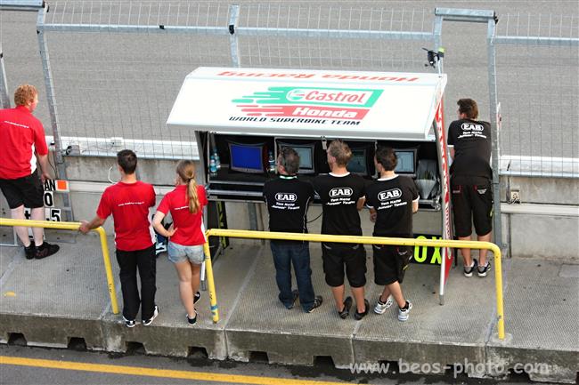 MS Superbike 2011 v Brně  a kočičky i jezdci