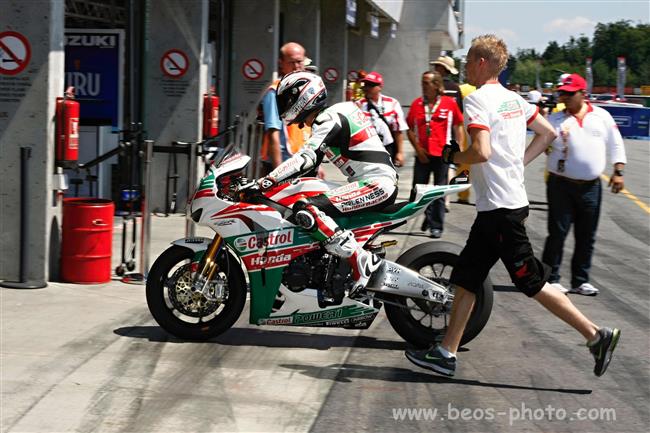 MS Superbike 2011 v Brně  a kočičky i jezdci