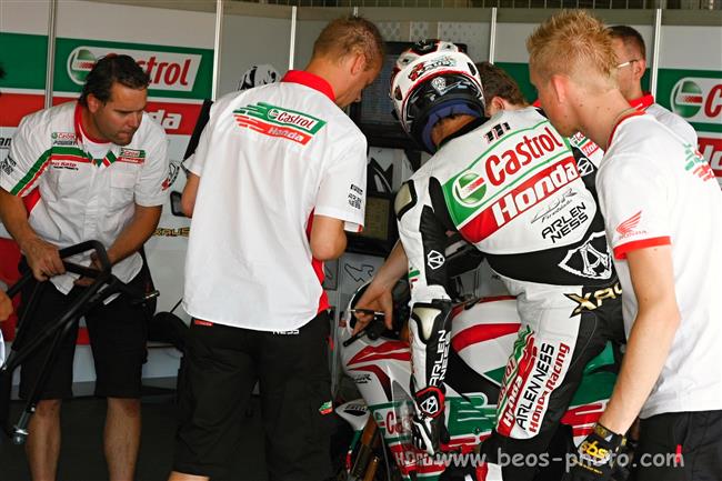 MS Superbike 2011 v Brně  a kočičky i jezdci