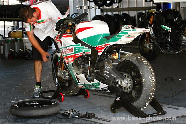 MS Superbike 2011 v Brně  a kočičky i jezdci
