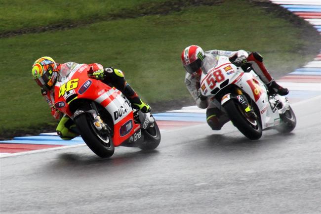 Tragdie zastavila motocyklovou Grand Prix Malajsie 2011: Marco Simoncelli zemel