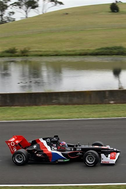 Enge na australsk trati Eastern Creek do zvodu A1GP z devt a trnct pozice