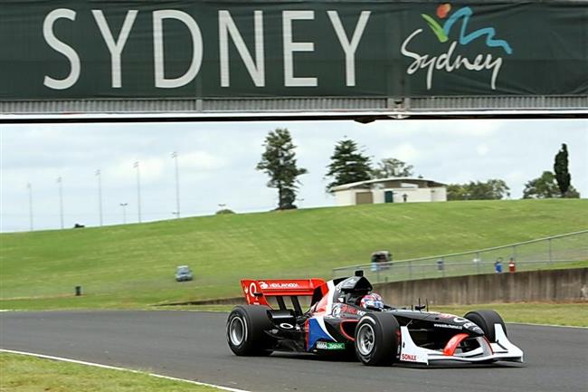 Enge na australsk trati Eastern Creek do zvodu A1GP z devt a trnct pozice