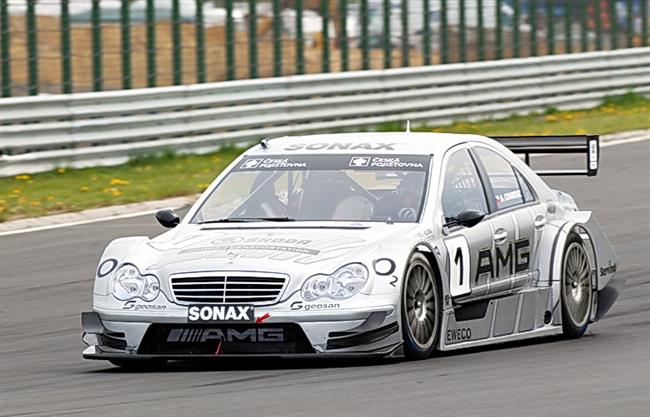 Tom Enge s Mercedesem DTM m v Most pole position,