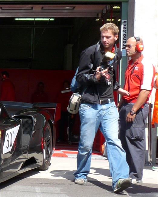 Ferrari days 2009 - bezohledny fotograf, foto  V. Klígl