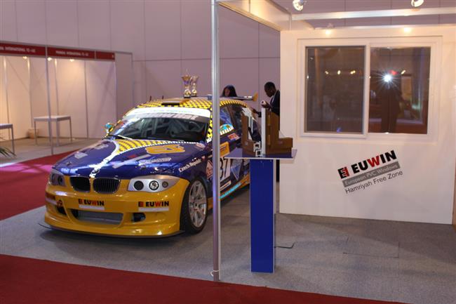 BMW Marcela Kusna expontem na veletrhu v Dubaji, foto tmu