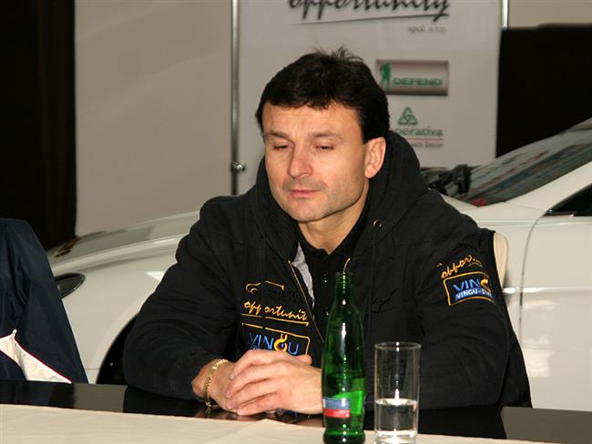 Vlad. Hladk - pedstaven Astonu Martin pro starty  ve FIA GT4 2009, foto David Krn