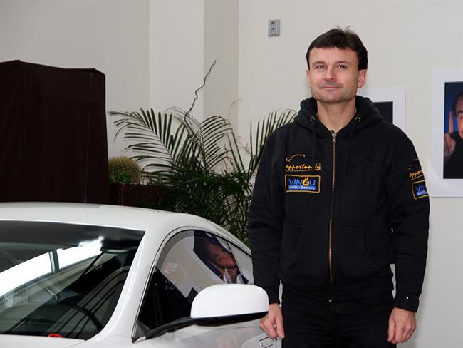 Vlad. Hladík - představení Astonu Martin pro starty  ve FIA GT4 2009, foto David Kárný