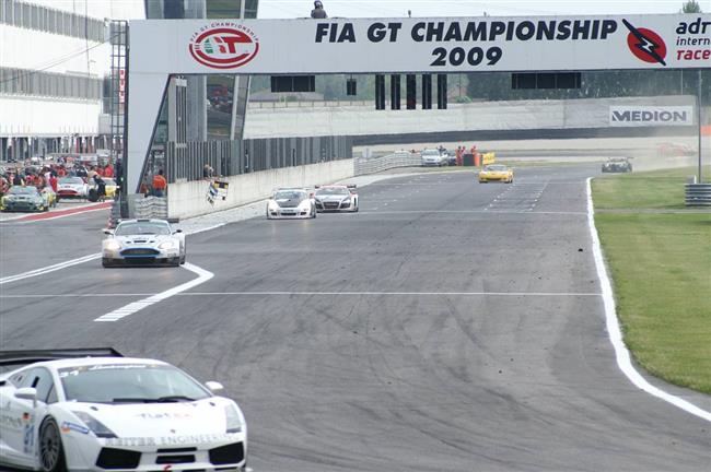 FIA GT3 v italsk Adrii : Dvojice nainc s AUDI R8 LMS bez sportovnho tst i  za body