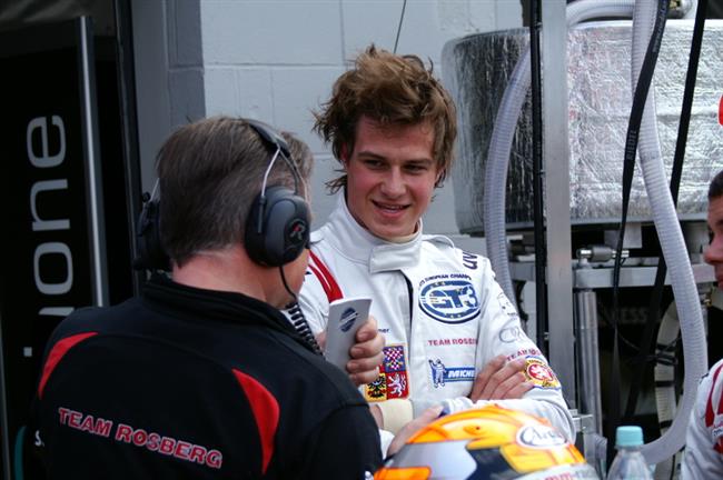 Martin Matzke jel v anglickm Silverstone  s A8 vborn, ale Ji Nvrtil se pi sv premie propadl