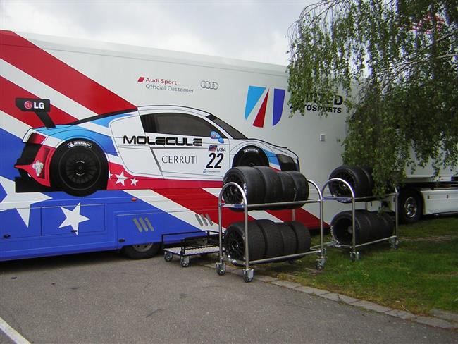 FIA GT 2010 v Brn - pten atmosfra miniobjektivem Pavla Jelnka