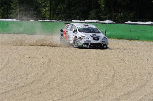 Seat Supercopa 2010 v Brně a kolize po  startu objektivem Jirky Maršíčka