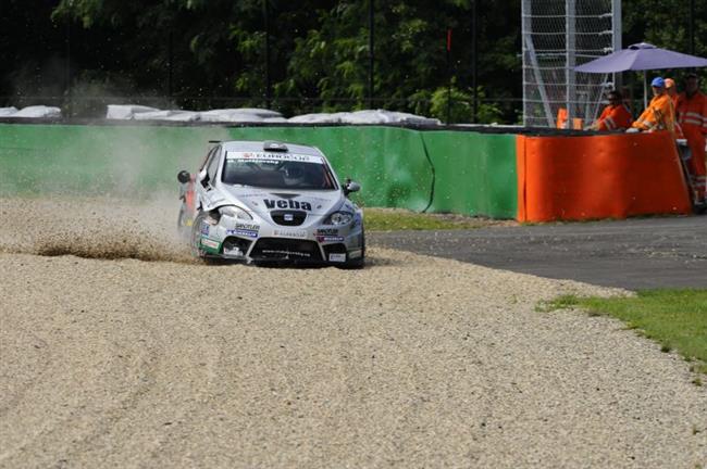 Seat Supercopa 2010 v Brně a kolize po  startu objektivem Jirky Maršíčka