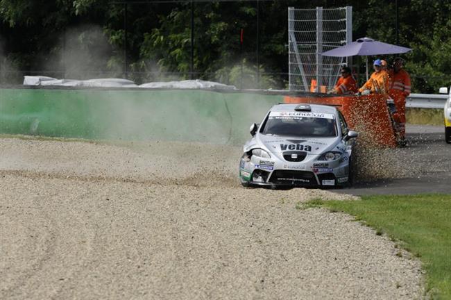 Seat Supercopa 2010 v Brně a kolize po  startu objektivem Jirky Maršíčka