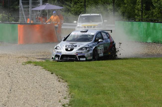 Seat Supercopa 2010 v Brně a kolize po  startu objektivem Jirky Maršíčka