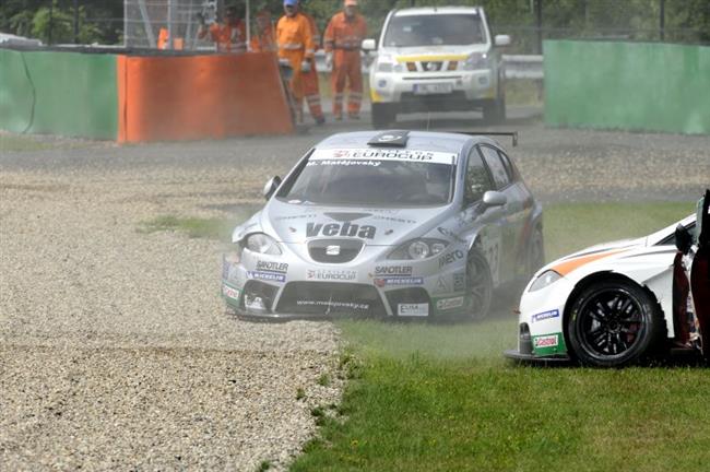 Seat Supercopa 2010 v Brně a kolize po  startu objektivem Jirky Maršíčka