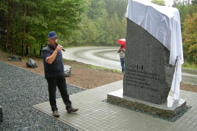 V pamtnm seku Masarykova okruhu ve Farince byl odhalen pomnk